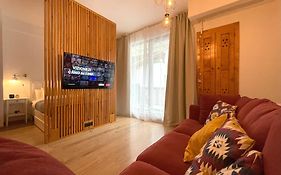 Forest Oasis Studio - Free Netflix And Disney Plus